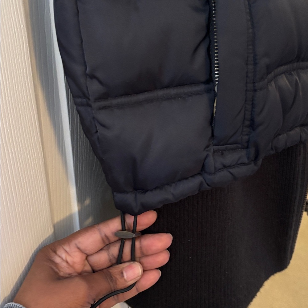 Women's Black Puffer Vest - Picture 7 of 10